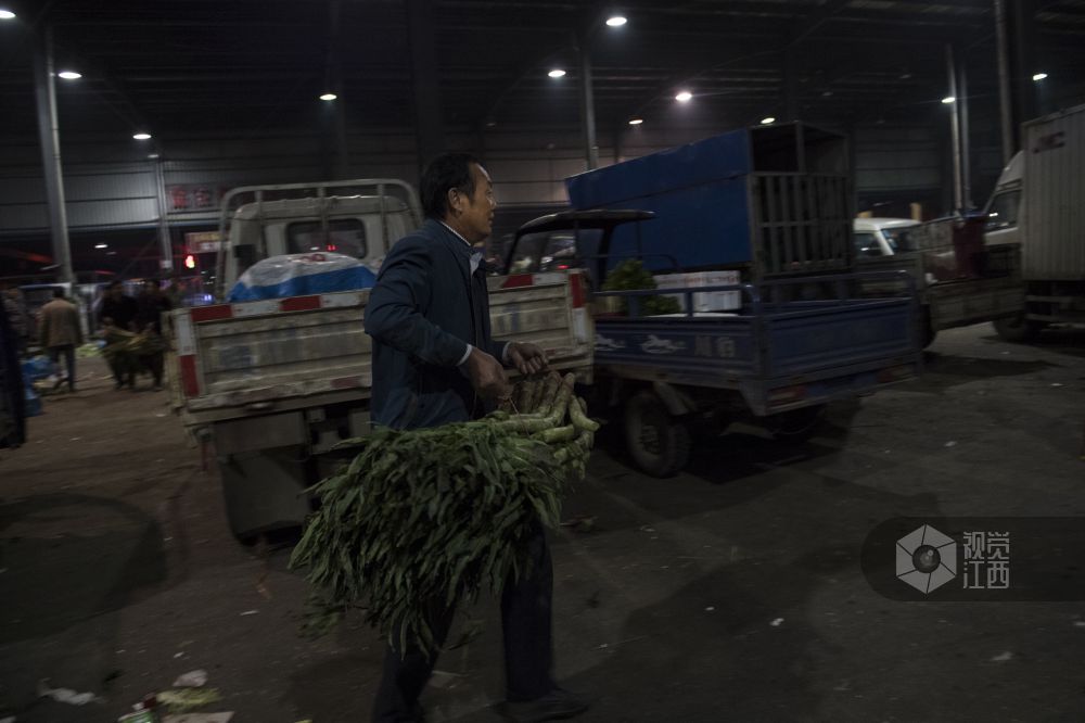 【致敬零点劳动者】系列报道：熊奉根的30余年卖菜路