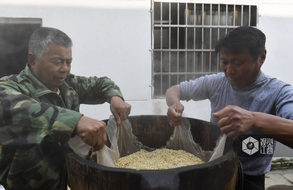 临近清明节 南昌这个乡里家家户户都开起了&quot;酒坊&quot;