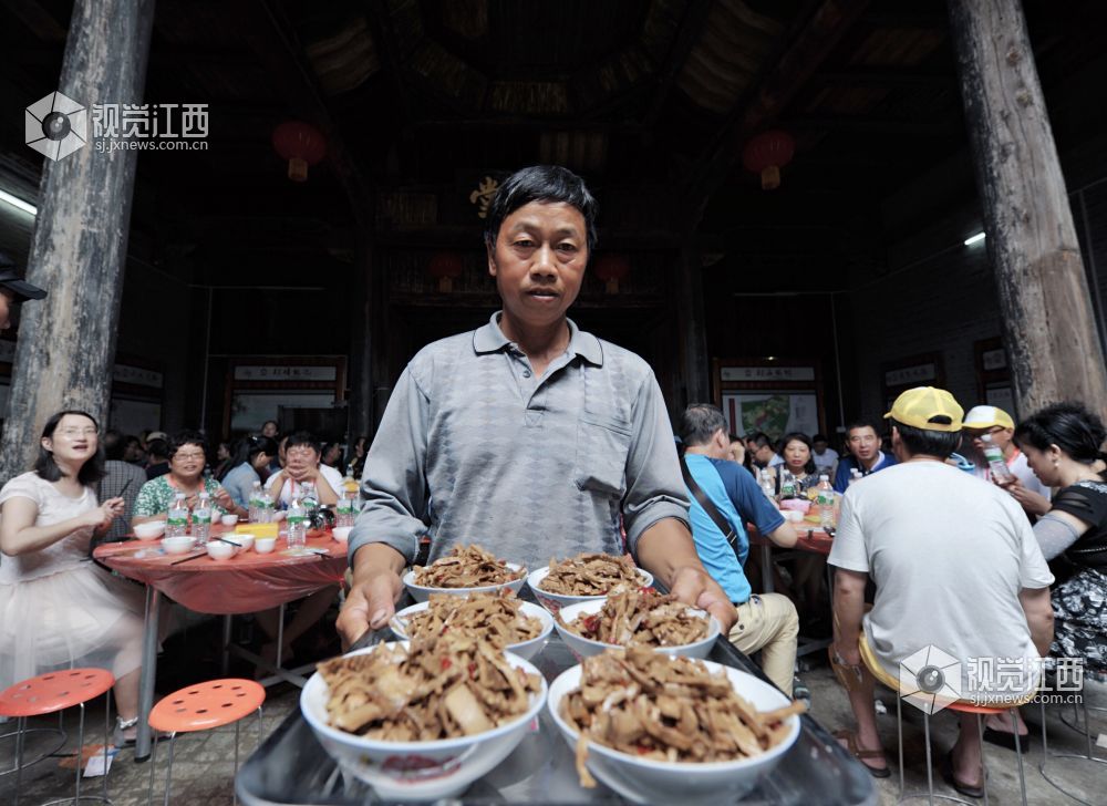 安福古村万人“尝新”庆丰收