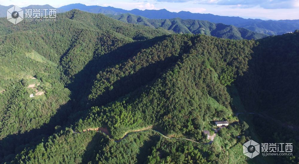 搬出大山  “光棍村”脱贫记