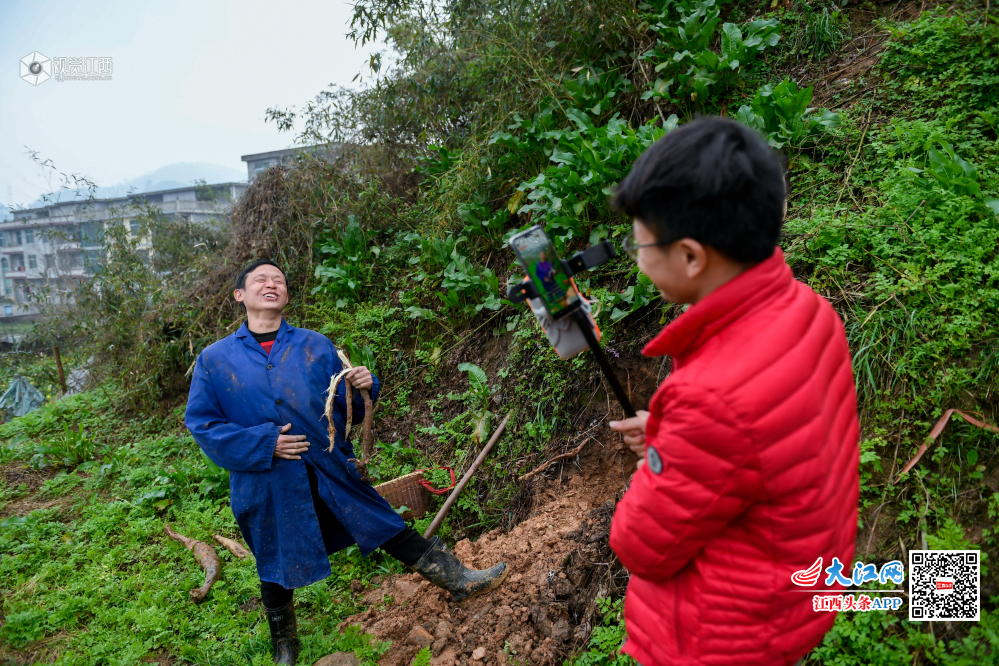 【脱贫攻坚在行动】大山里的“网红” 直播卖山货年销30万