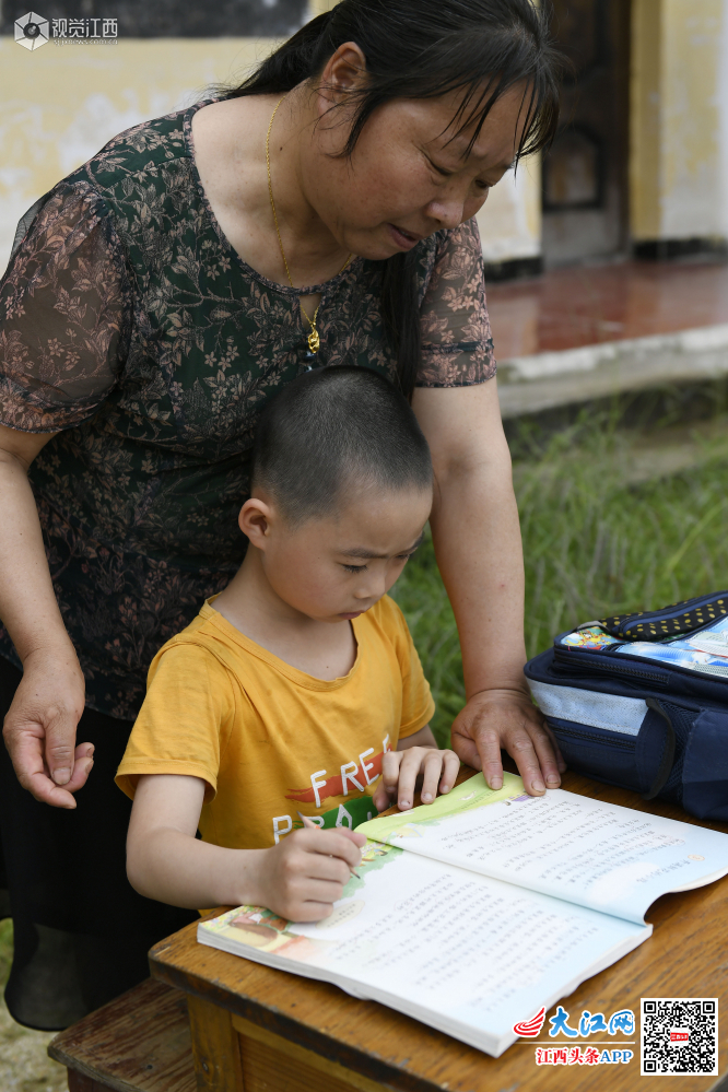 一位老师一个学生的深山小学