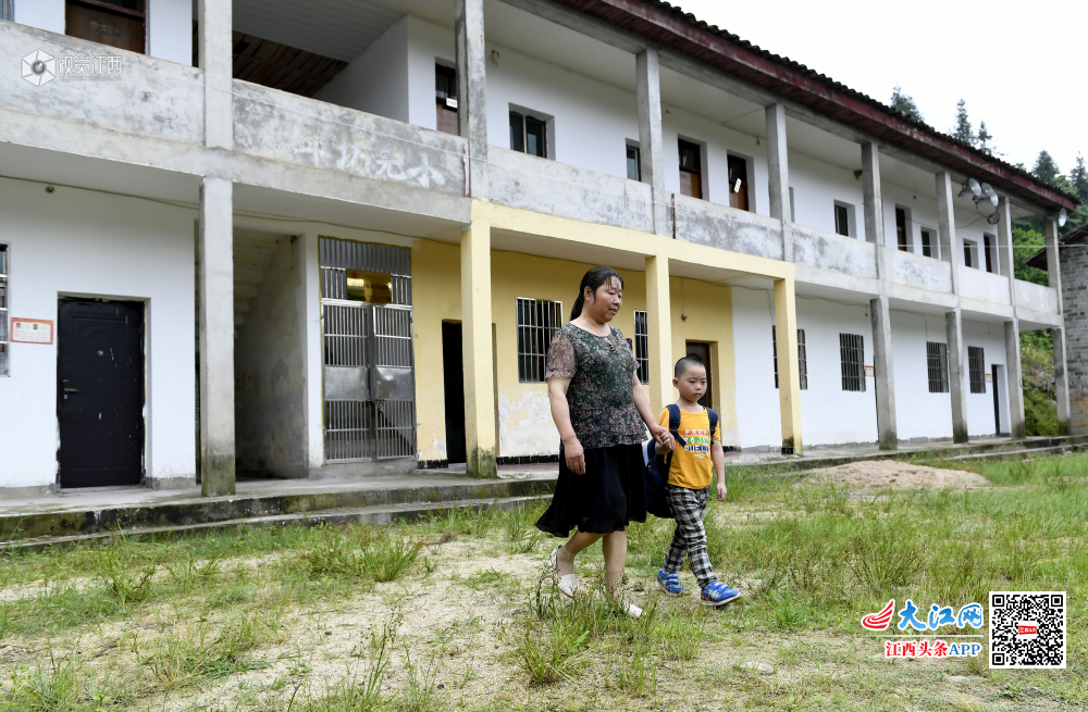 一位老师一个学生的深山小学