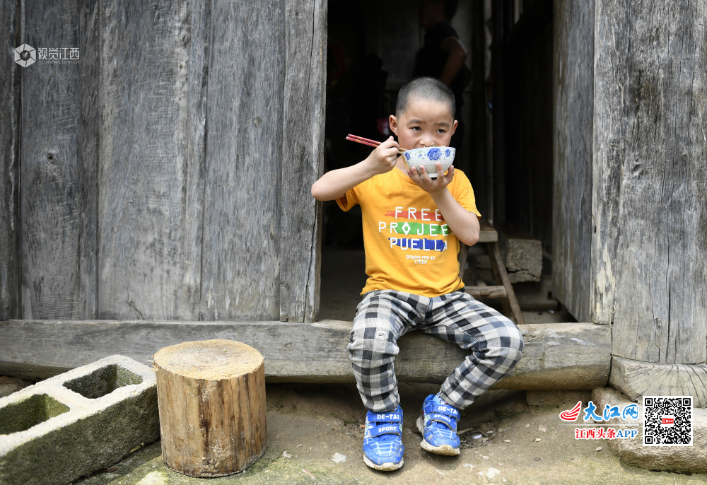 一位老师一个学生的深山小学