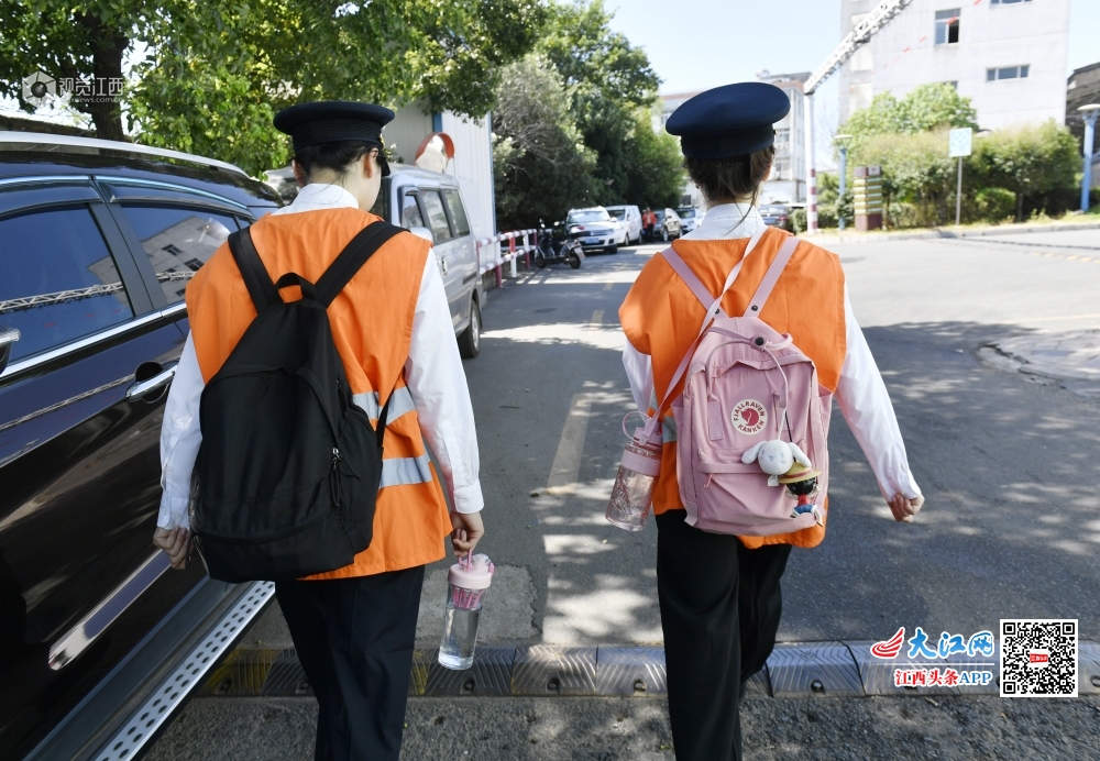 巾帼不让须眉 首批动车组女司机来了