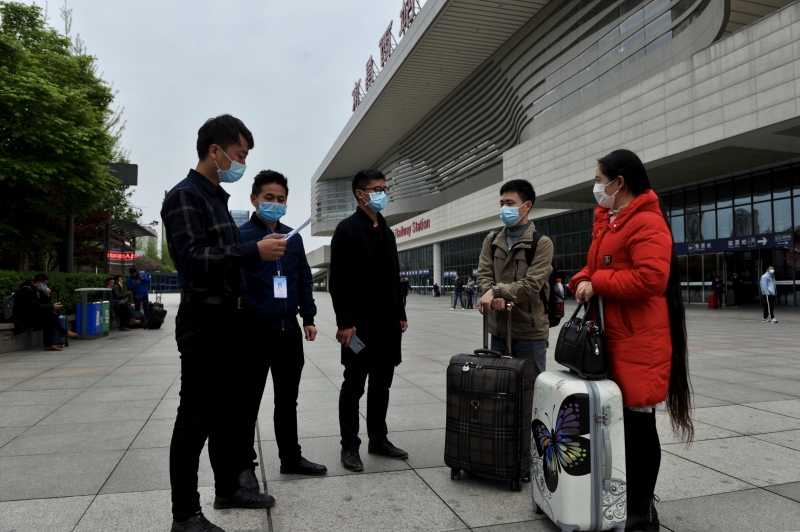 千里返岗时 他们表示：返岗之路既顺心又安心