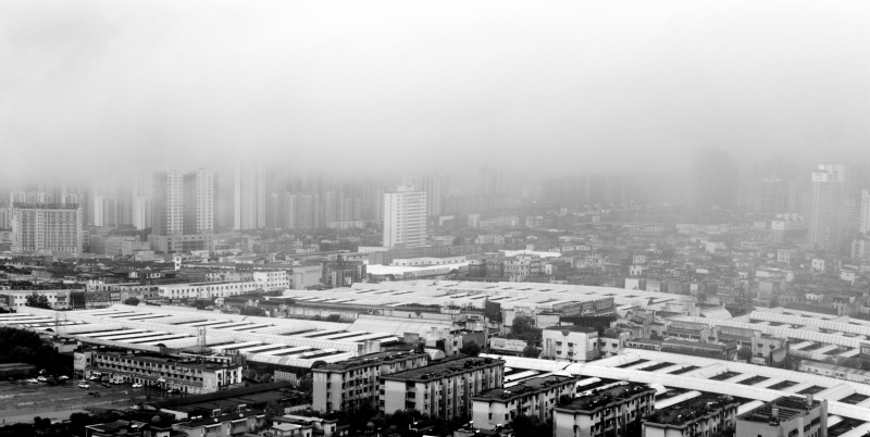 《在雨中》