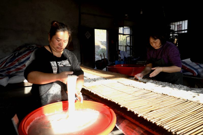 江西分宜：传统扎粉助增收