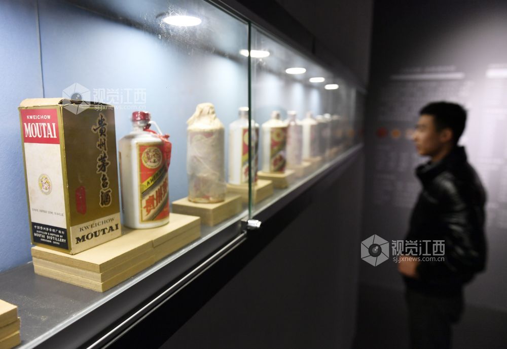 南昌老酒爱好者办起博物馆 展示万件老酒收藏