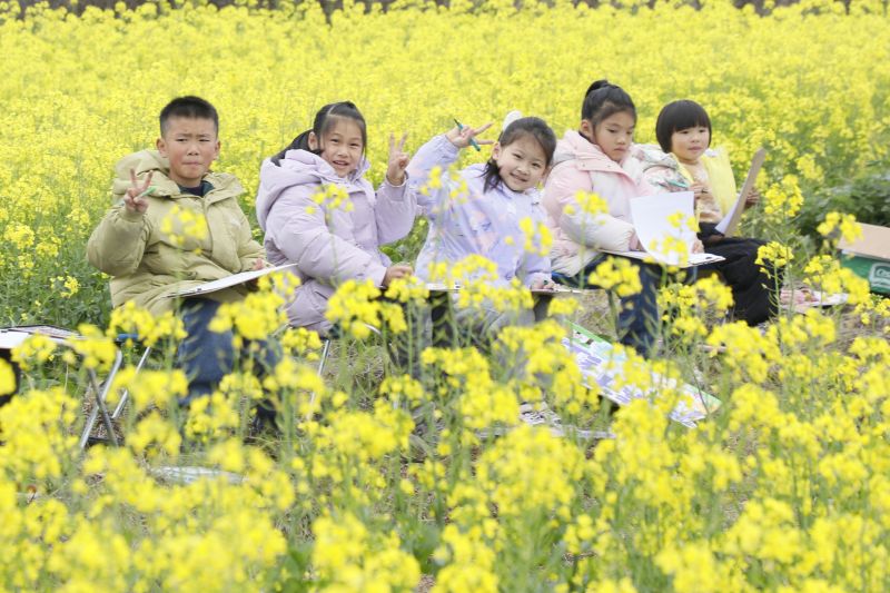 江西赣州：花海写生春意浓