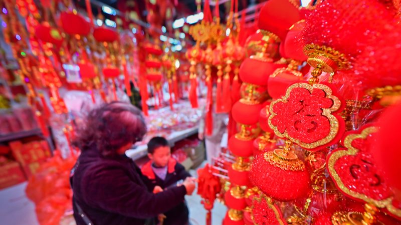 【视频】江西南昌：街头年味浓   迎春人气旺