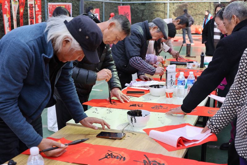 【视频】江西新余：新春送“福” 年味浓