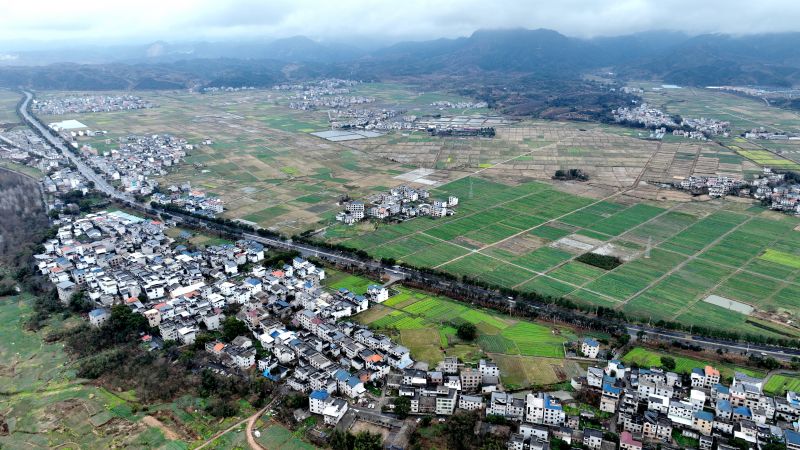 江西遂川：建好四路  振兴乡村