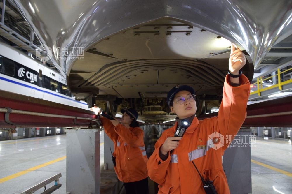 【巾帼建功“赣”出精彩】女子动车组机械师为动车健康护航