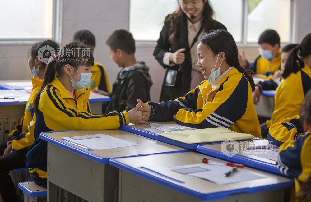 2022年4月15日下午，春雨绵绵，江西省分宜县第四小学一行人奔赴洋江中心学校开展送教下乡活动。