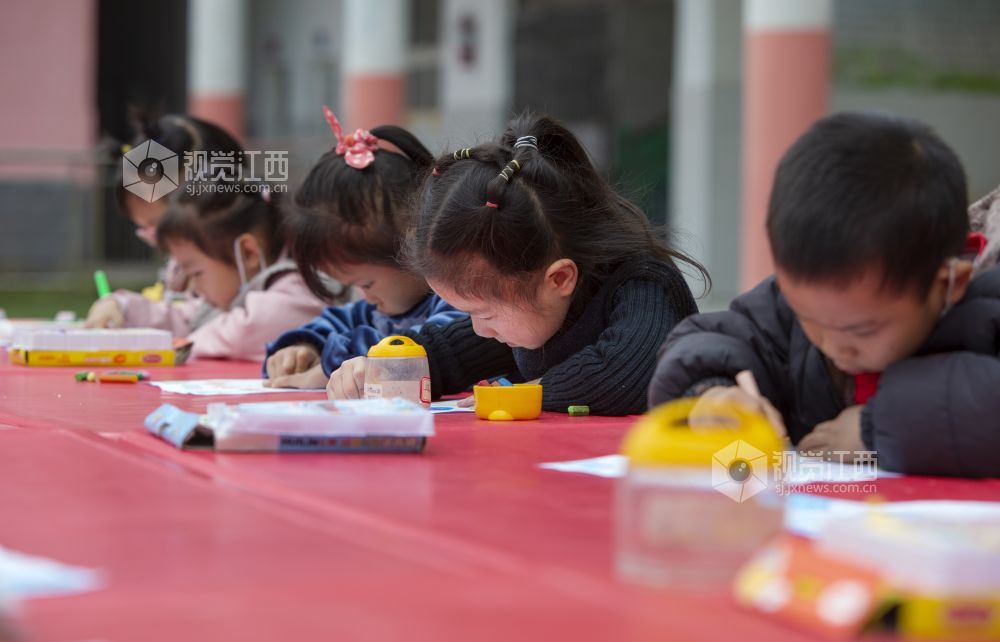 2022年4月22日，是第53个世界地球日，为引导幼儿树立“尊重自然、保护地球”的生态文明理念，并引导幼儿积极践行“节约资源、爱护地球”的绿色行为。江西省分宜县洋江中心幼儿园开展“?；さ厍?rdquo;绘画活动。